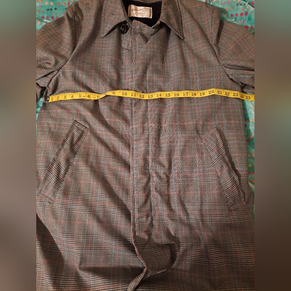 All Weather coat by Campus. Beautiful pattern,  excellent condition.  Warm - Picture 8 of 10